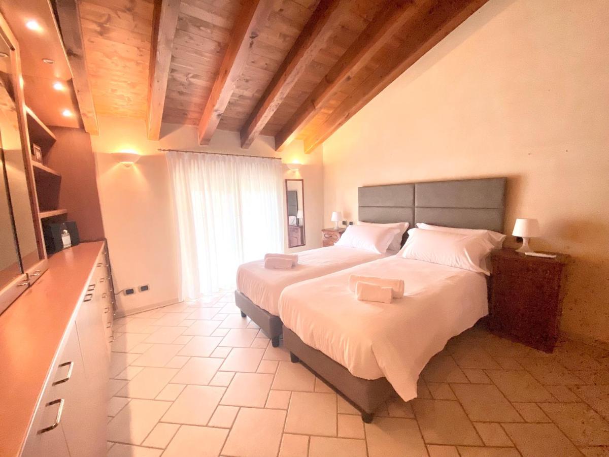 Residence Corte Ferrari -Ciao Vacanze- Moniga del Garda Εξωτερικό φωτογραφία
